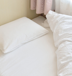 不衛生な寝具が原因で背中にきび治し方